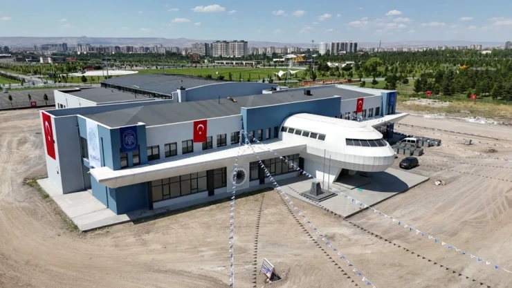 Melikgazi'de Havacılık Lisesi Basına Tanıtıldı