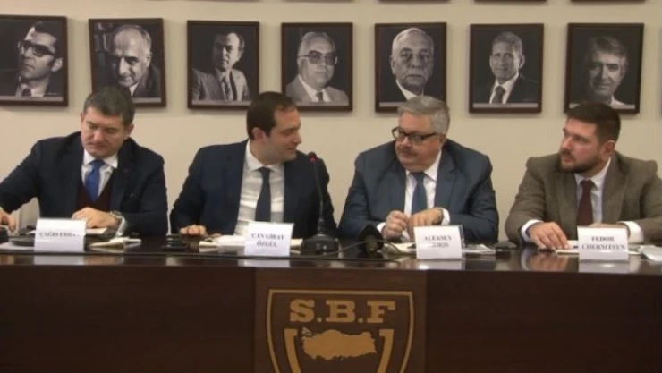 Mevcut güçler kendi diktalarını empoze etmek için şantaja başvurmakta