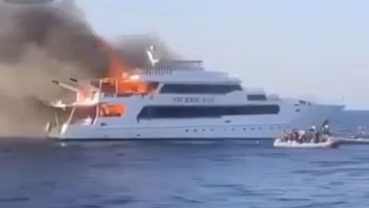 Mısır'da tekne yangını: 3 İngiliz turist kayıp