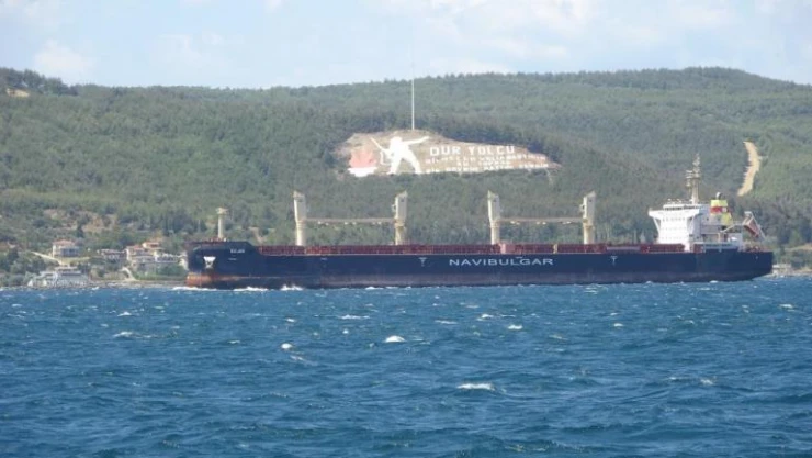Mısır yüklü 'Rojen' tahıl gemisi Çanakkale Boğazı'ndan geçti