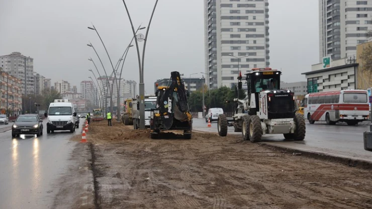 MKP Bulvarı'nda 47 iş makinası ve 100 personel ile çalışıyoruz