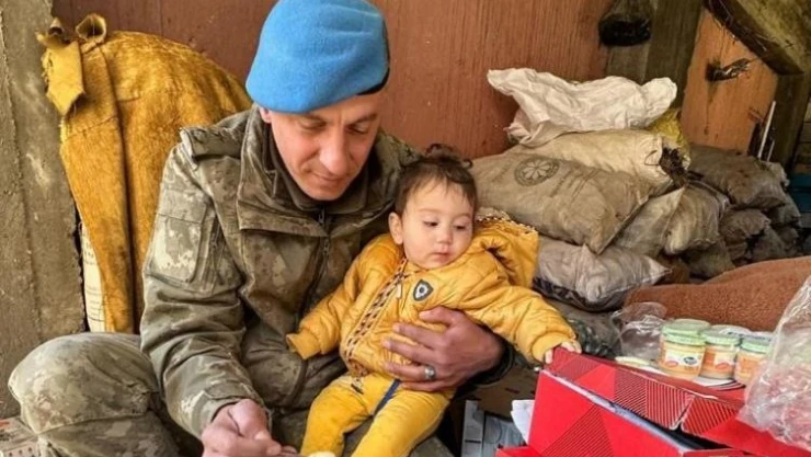 MSB: Çocuklarımıza oyuncak, çikolata ve şeker dağıtmaya, yardım malzemelerini ailelerimize dağıtmaya devam ediyoruz