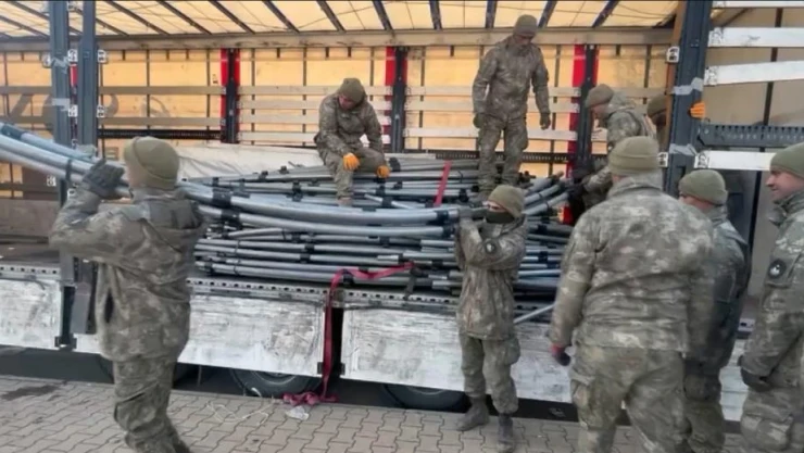 MSB: Mehmetçiğin deprem bölgesinin pek çok noktasında çadır kurma çalışmaları hummalı şekilde sürüyor