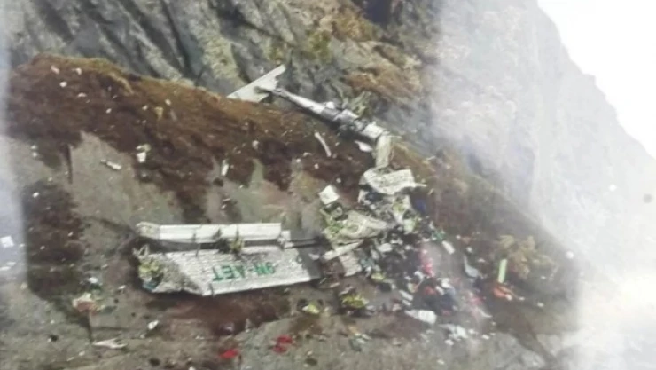 Nepal'de kaybolan uçağın enkazı bulundu