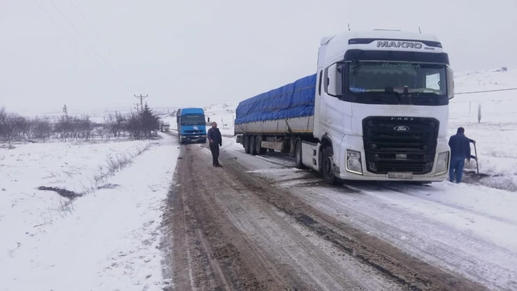 Nevşehir - Aksaray yolu ulaşıma kapandı