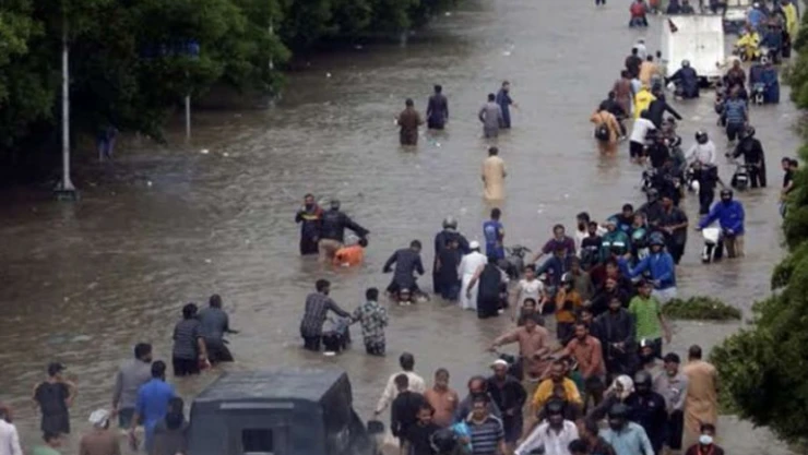 Pakistan'daki sellerde can kaybı 900'ü geçti