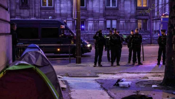 Paris'te olimpiyatlar öncesi mülteci kampı tahliye edildi