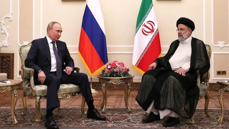 Putin ve Reisi'den üçlü zirve öncesi görüşme