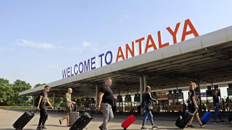 Seferberlik sonrası Rusya'dan Antalya'ya gelen günlük 80 uçağa 3-4 sefer ilave edilmiş durumda