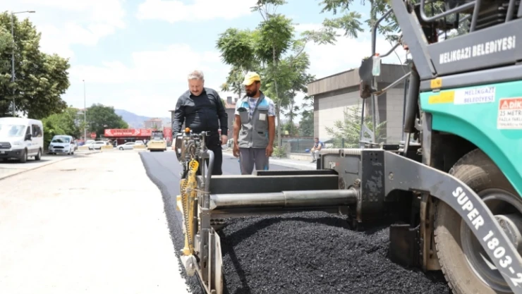 Şehir merkezine otopark ve asfalt çalışması yapılıyor