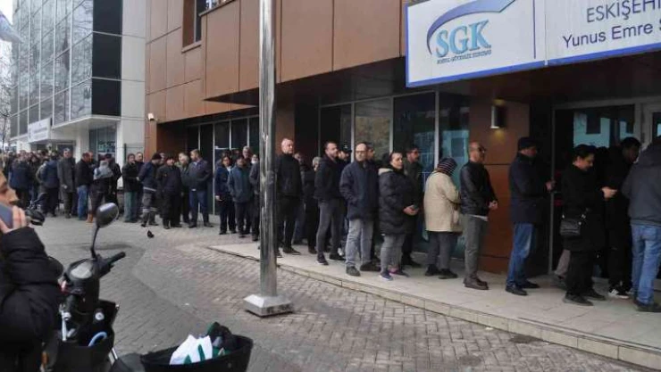 SGK: EYT'nin 3 yıldan az hizmeti bulunan çalışanları kapsamadığı iddiaları gerçeği yansıtmamaktadı