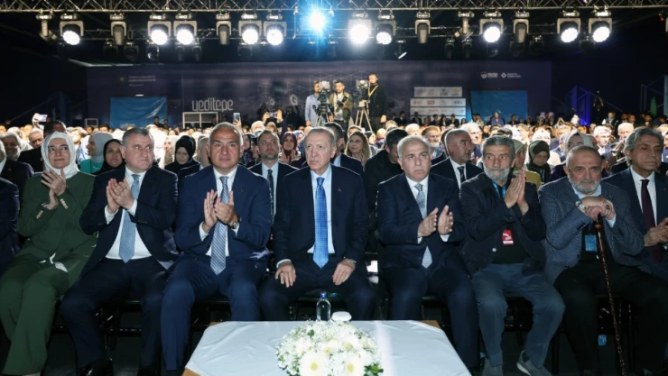 Sırf kendilerine destek vermedi diye sanatçılarımızı, sporcularımızı ve gençlerimizi adeta linç ettiler
