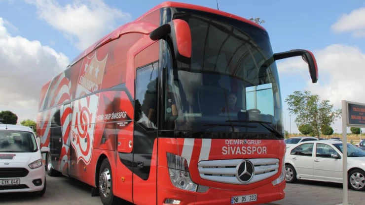 Sivasspor, CFR Cluj maçı için Romanya'ya 7 eksikle gitti