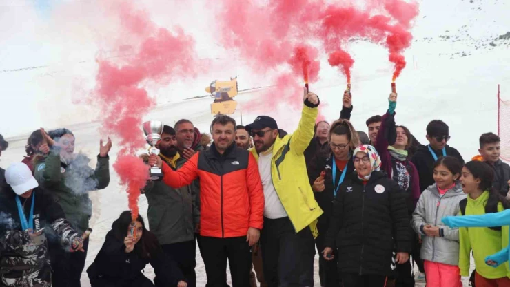 Snowboard Türkiye Şampiyonu Kayseri oldu