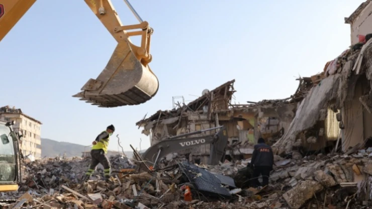 Şu an Elbistan'da günde 60 tane enkaz kaldırılıyor