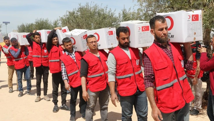 Suriye'de 77 bin kişiye iftarlık dağıtıyor