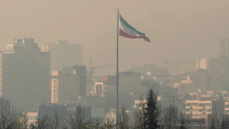 Tahran'da hava kirliliği nedeniyle eğitime 3 gün daha ara verildi