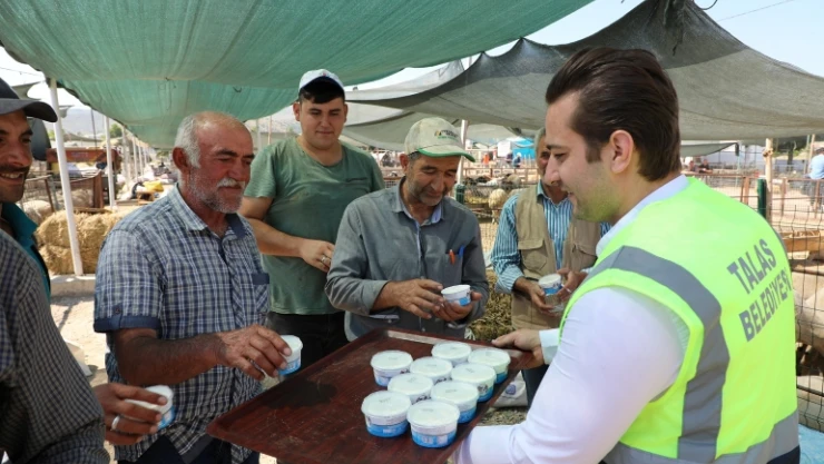 Talas Belediyesi'nden Kurban Bayramı'nda dondurma ikramı
