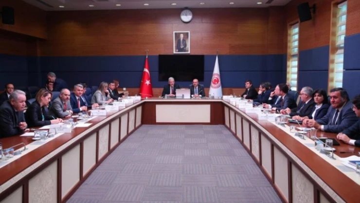 TBMM Dışişleri Komisyonu'nda Kilometrelerce uzakta ne işimiz var polemiği