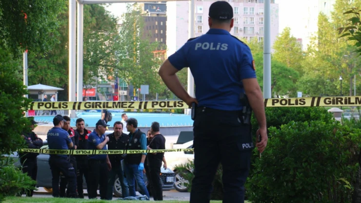 TBMM önünde havaya ateş açan şahıs gözaltına alındı. İşte detaylar...