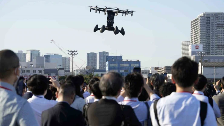 Tek kişilik uçan araba HEXA'dan Japonya'da gösteri uçuşu