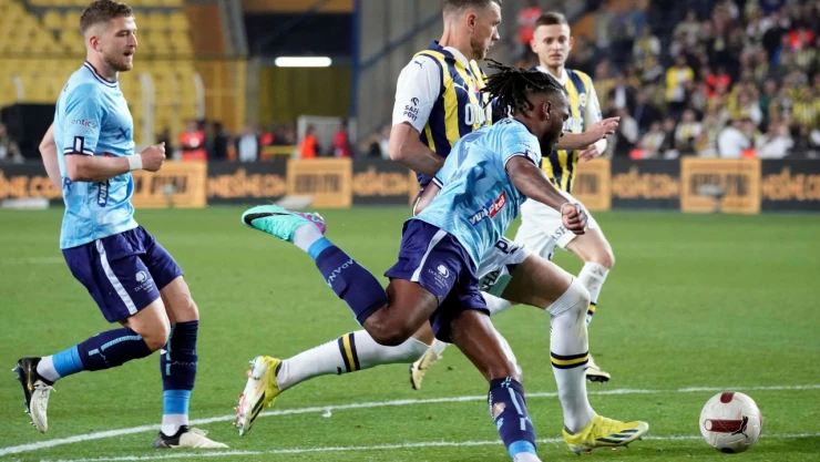 Trendyol Süper Lig: Fenerbahçe: 4 - Adana Demirspor: 2 (Maç sonucu)