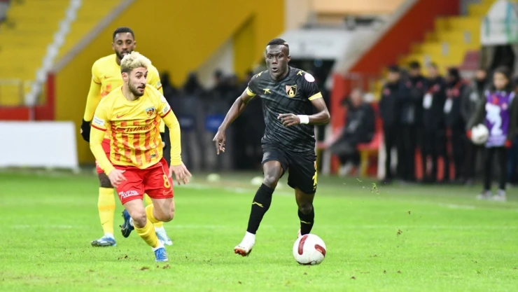 Trendyol Süper Lig: Kayserispor : 0 - İstanbulspor: 0 (İlk Yarı)