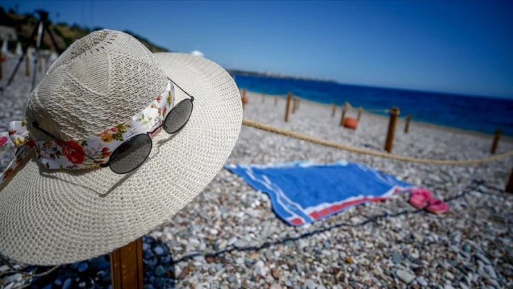 Türkiye'ye fazla turist geleceği gibi beklentileri gerçekçi bulmuyorum