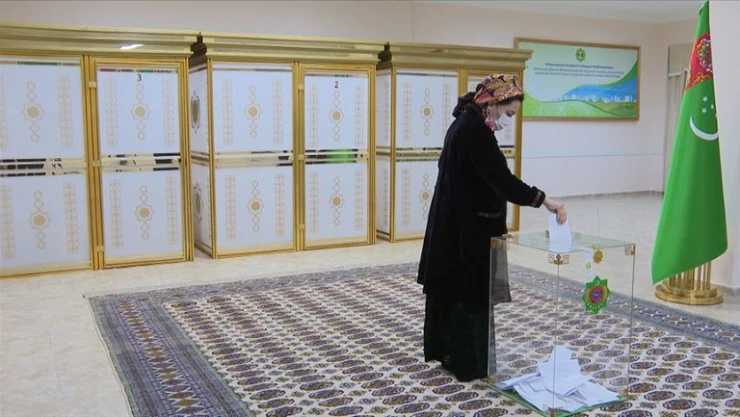 Türkmenistan'da halk milletvekilliği seçimleri için sandık başında