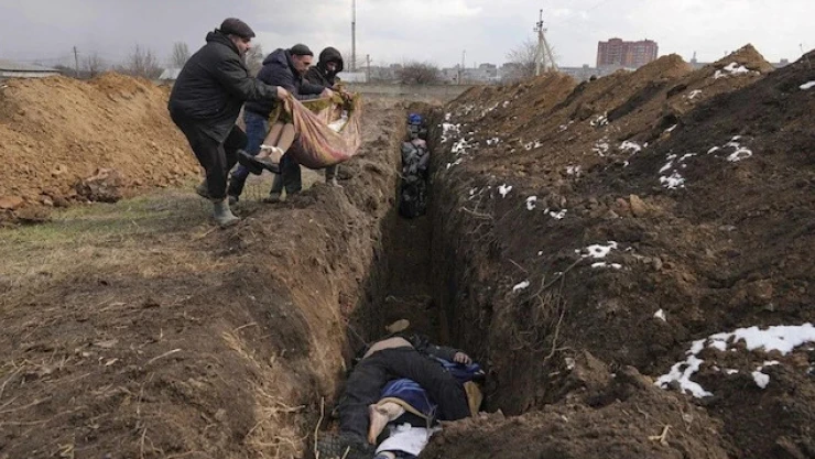 Ukrayna'da bulunan toplu mezarlar Rusya'nın savaş suçlarının kanıtı