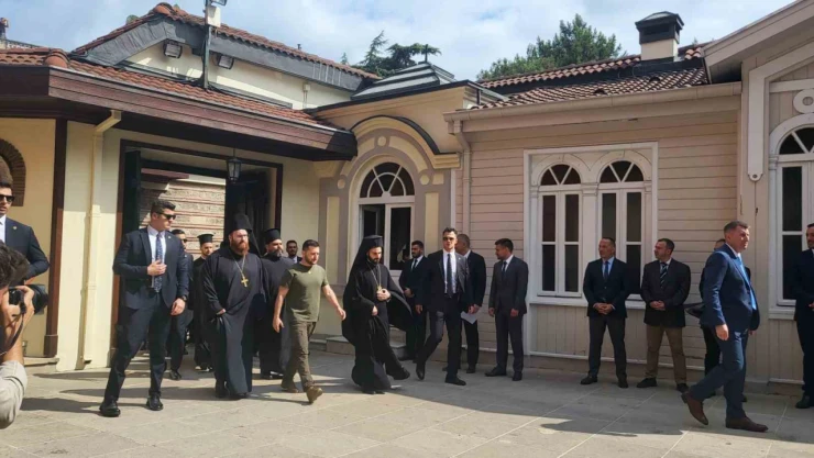 Ukrayna Devlet Başkanı Zelenski, Fener Rum Patriği Bartholomeos'u ziyaret etti