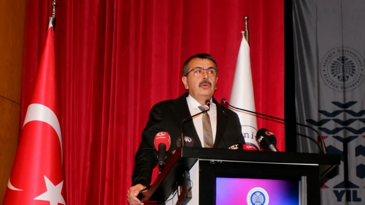 Üniversiteler Bakanlığın politikalarını izlemeli