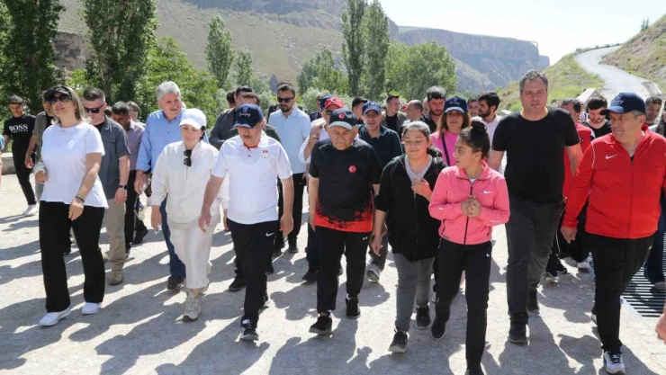Vali Çiçek ve Başkan Büyükkılıç'tan Soğanlı'da İnceleme