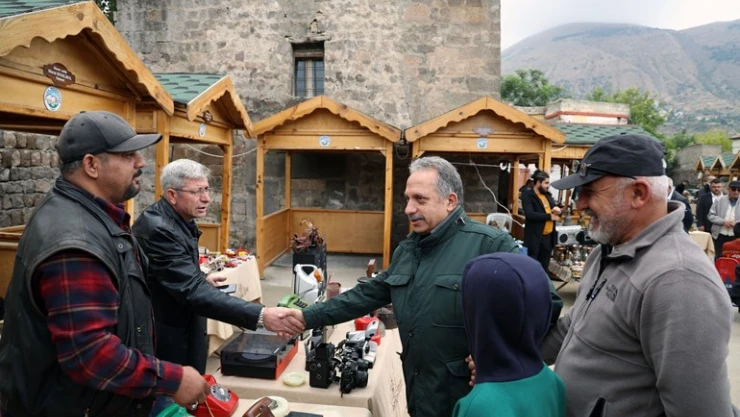 Yeni yılın ilk antika pazarı
