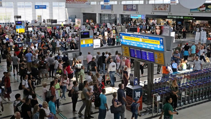 Yılın ilk iki ayında yabancı turist sayısında yüzde 37'lik artış yaşandı