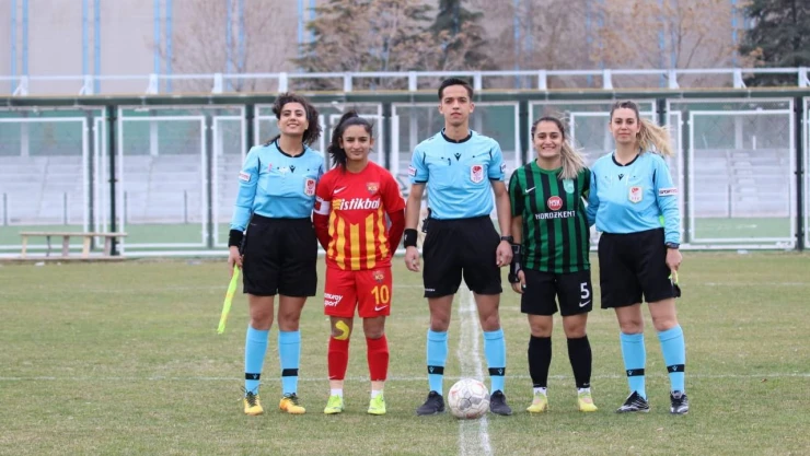 Yukatel Kayseri kendi evinde farklı mağlup oldu