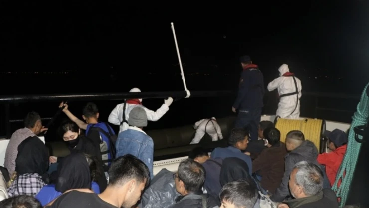 Yunan unsurlarınca ölüme terk edilen 35 kaçak göçmen kurtarıldı