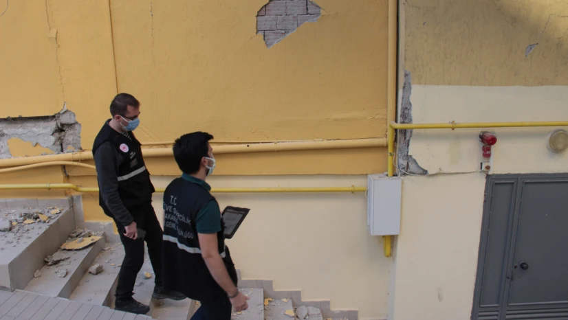 22 bin 89 binanın hasarsız, 2 bin 928 binanın az hasarlı olduğu açıklandı