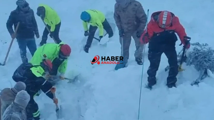 Çığ altında kalan 3 çobandan birinin cansız bedenine ulaşıldı
