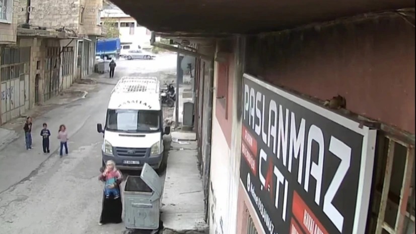 Çöp konteynerine düşen bebek ağır yaralandı