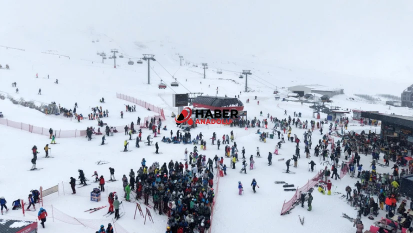 Erciyes sömestirin ilk hafta sonunda 250 bin kişiyi ağırladı