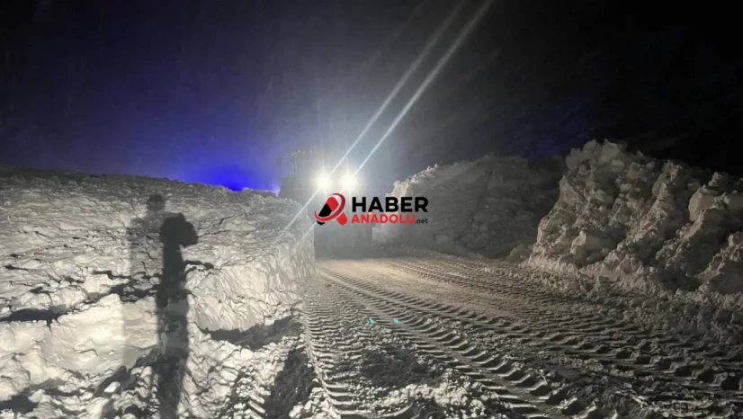 Erzincan-Sivas kara yolu çığ düşmesi sonucu ulaşıma kapandı