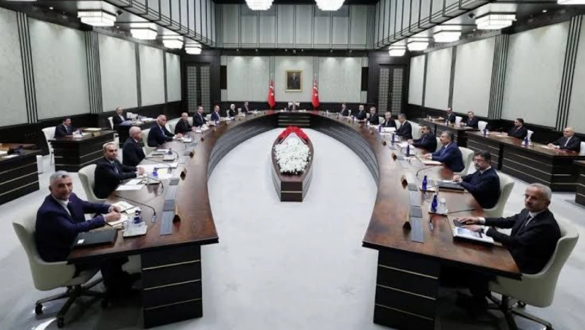Kabine toplanıyor