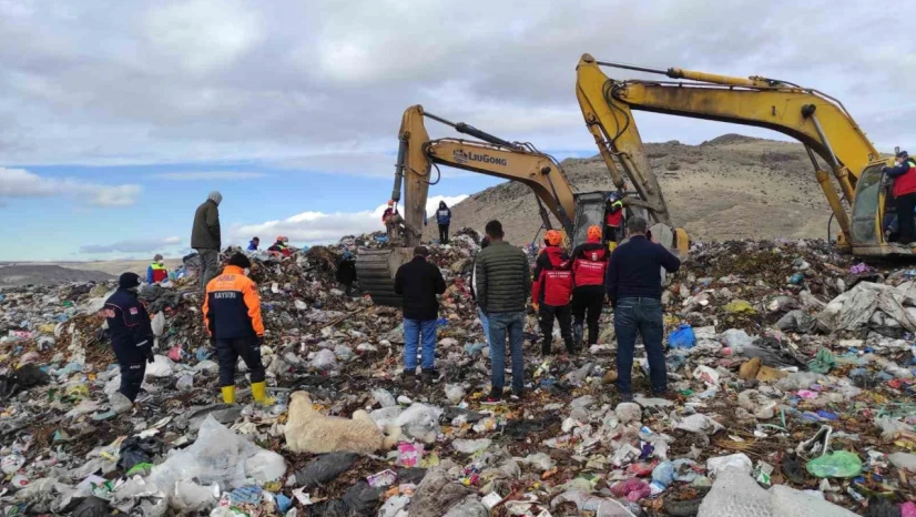 Kaybolan işçinin cenazesi tonlarca çöpün altında bulundu