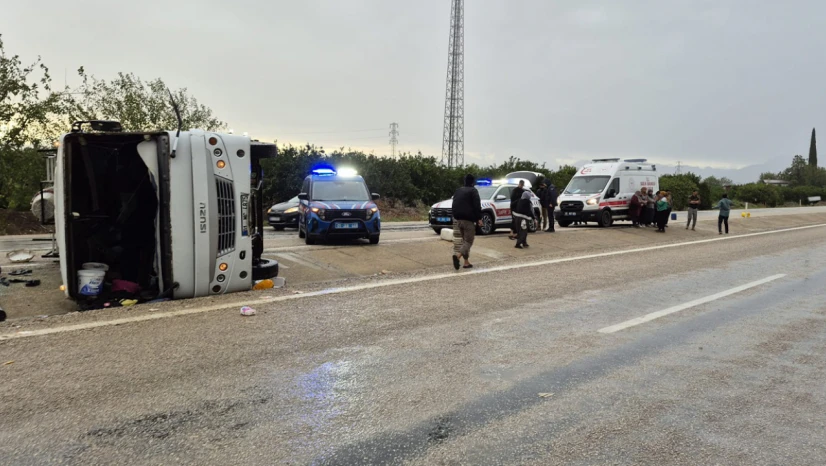 Kozan'da Minibüs Kazası: 11 Tarım İşçisi Yaralı