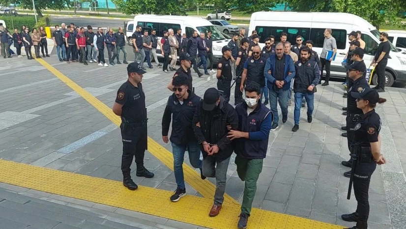 PKK'nın üst düzey yetkilisi Duran Kalkan'ın korumasının yakalandığı operasyonda 21 kişi tutuklandı