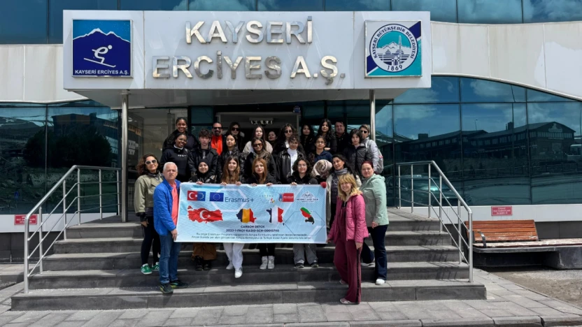 Büyükşehir'in Vizyonuyla Erciyes, Romanya ve Karayipler'den Gelen Gençleri Hayran Bıraktı