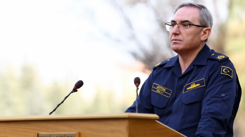 Dört personelin TSK'yla ilişiği kesildi