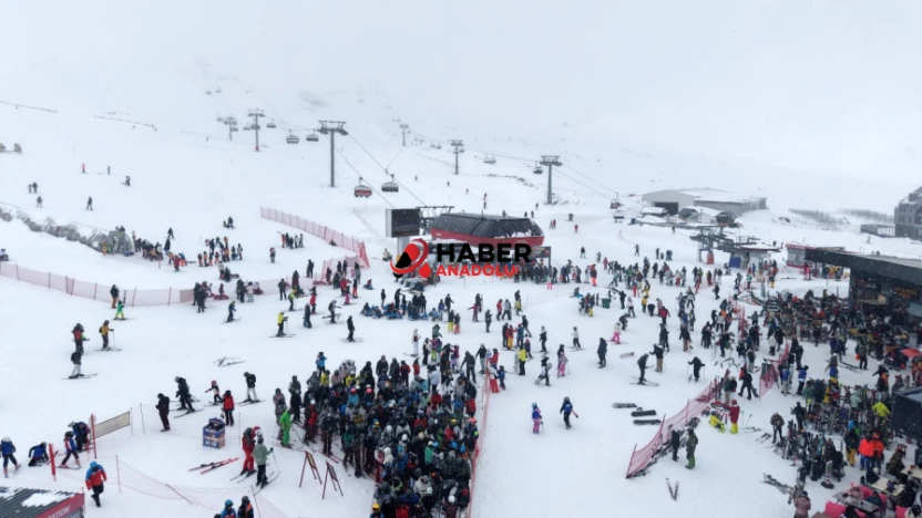 Erciyes sömestirin ilk hafta sonunda 250 bin kişiyi ağırladı