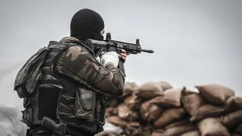 Fırat Kalkanı ve Zeytin Dalı bölgelerinde 12 PKK/YPG'li terörist etkisiz hâle getirildi.